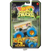 Hot Wheels - 1:64 - 5 Alarm - Monster Trucks Brilha no Escuro - HCB53