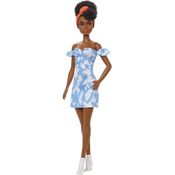 Boneca Barbie Fashionistas Negra com Sardas e Turbante - Vestido Azul e Branco Hbv17