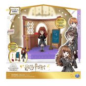 Playset e Mini Figura - Harry Potter - Wizarding World - Sala de Aula de Feitiços - Suny