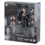 Boneco Mafex No.174 Superman Liga da Justiça de Zack Snyder