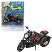 Fresh Metal 2 Wheelers - Miniatura Moto 1:18 - Ducati Diavel Carbon - Maisto