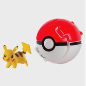 Boneco Pokemon Pikachu + Poke Ball - Tomy
