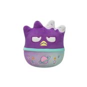 Pelúcia Squishmallows Sanrio Badtz-Maru Sunny Terra dos Sonhos – Bicho Colecionável Super Fofo e Macio para Presentear