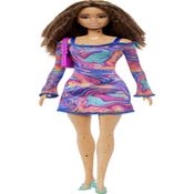 Cabelo encaracolado e sardas das fashionistas da Barbie C