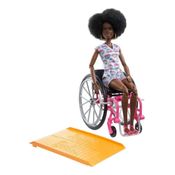 Boneca Barbie Fashionistas Na Cadeirante Negra + Rampa