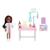 Boneca Barbie Chelsea  Conjunto Cientista Negra Com Cenario