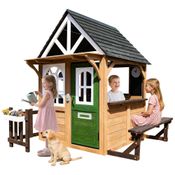Casa de Brincar Infantil YOFE, Playhouse de Madeira c/ Cozinha, Cerca, Banco, Porta p/ Cachorro, Campainha, Vaso de Flores - Diversão no Quintal